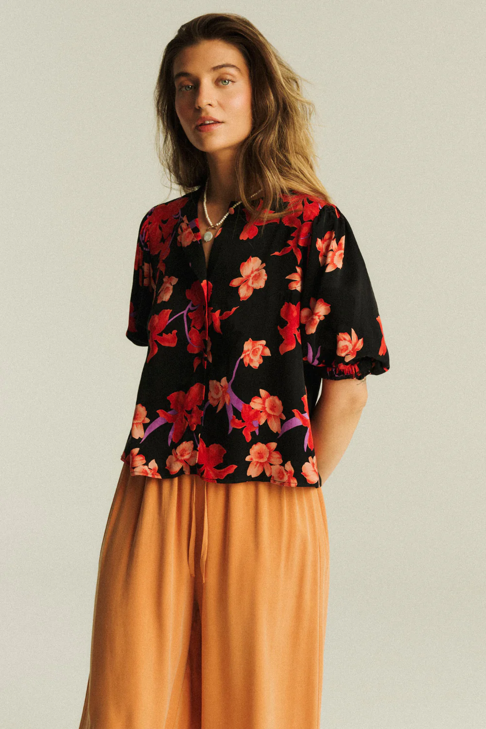 Bluzka Tonya Jacquard Lilies Print - Image 11