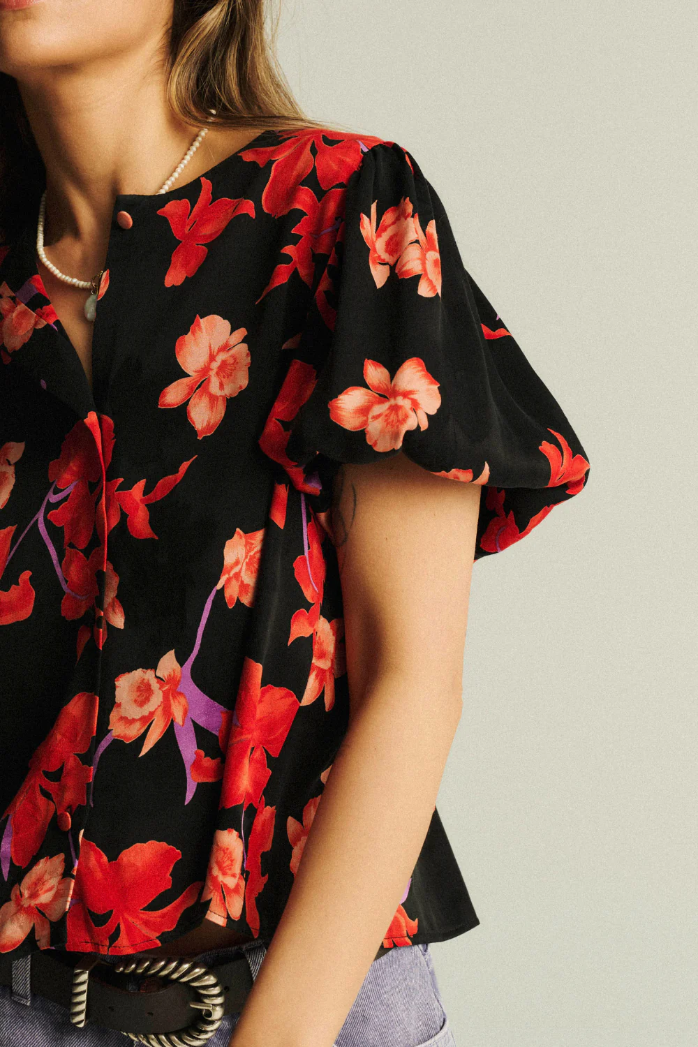 Bluzka Tonya Jacquard Lilies Print - Image 14