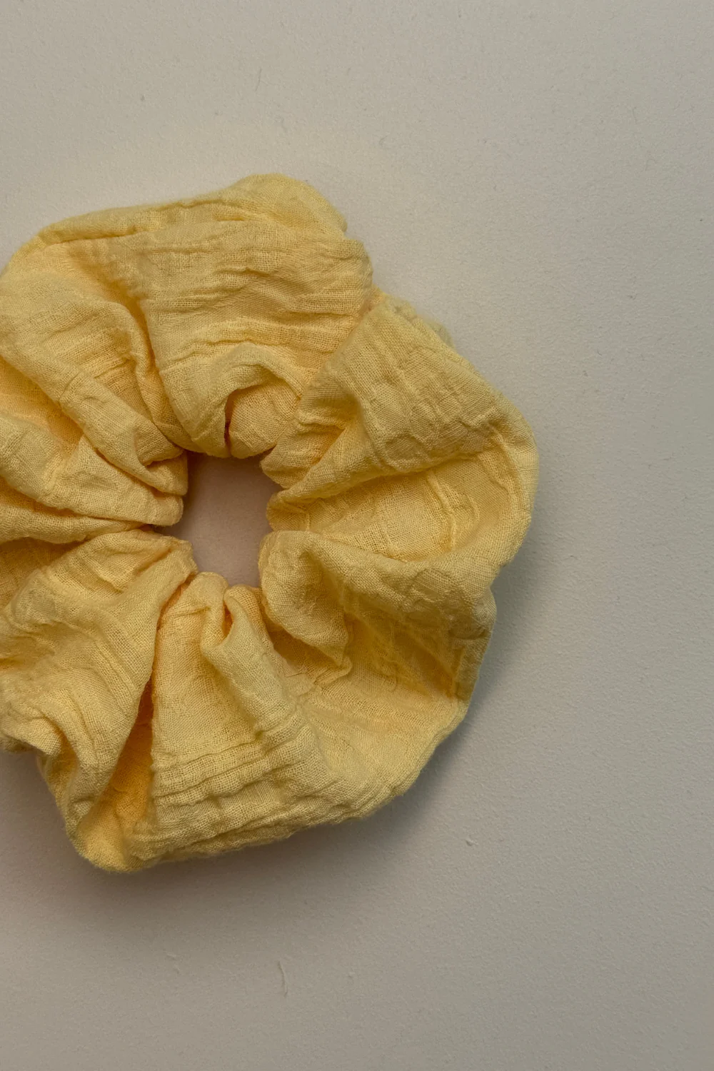 Gumka Scrunchie Pale Banana Jacquard - Image 2