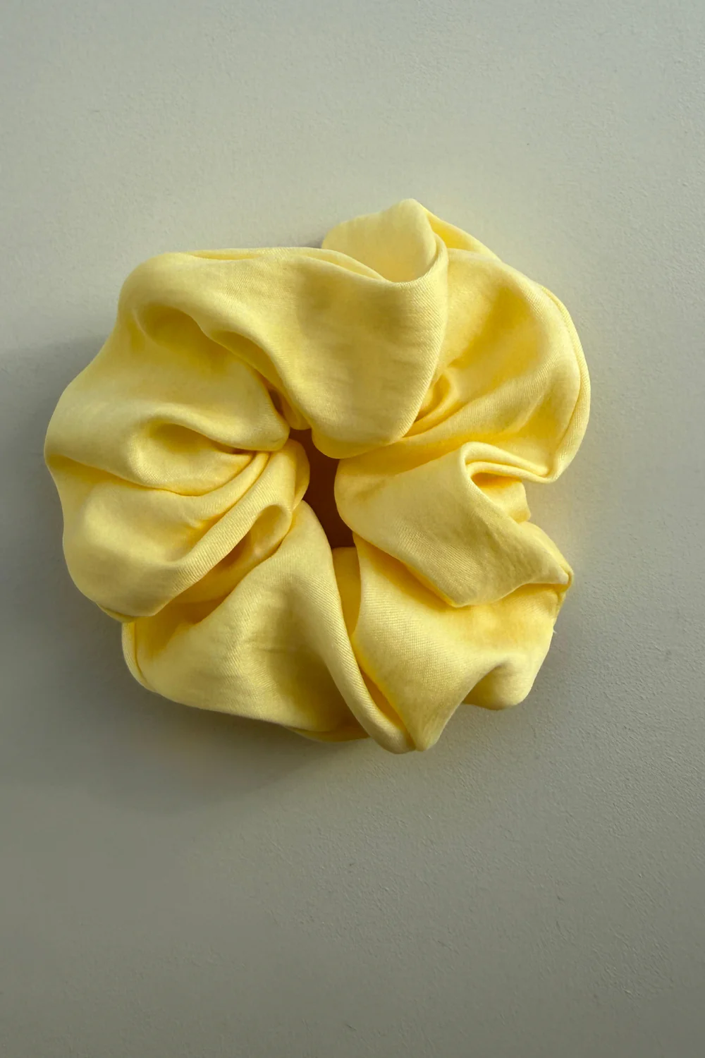 Gumka Scrunchie Pale Yellow - Image 3