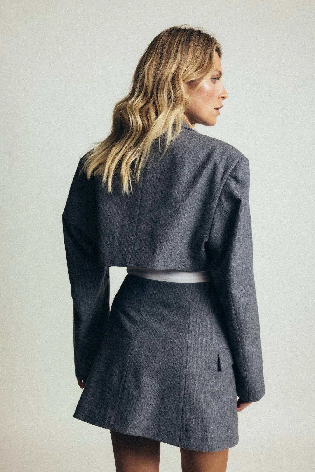 Marynarka Wełniana Courtney Cropped Grey - Image 13